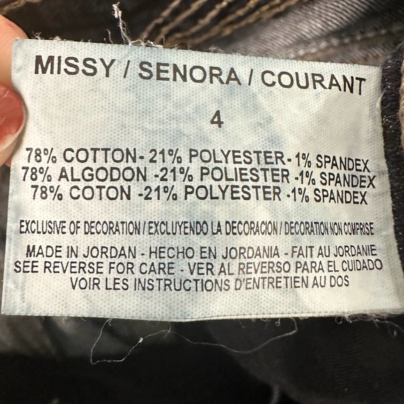 NINE WEST Capri Jeans Women’s sz. 4 (26) Blue Denim Cropped Buttoned Hem - Picture 9 of 10